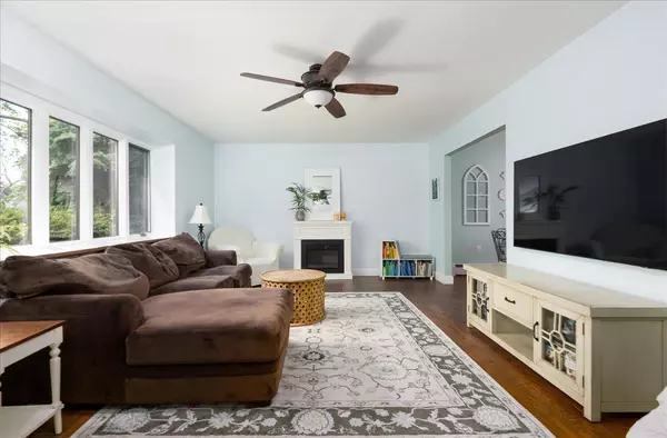 Stony Brook, NY 11790,28 Madeley LN