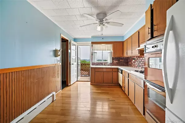 Yonkers, NY 10701,54 Albemarle PL