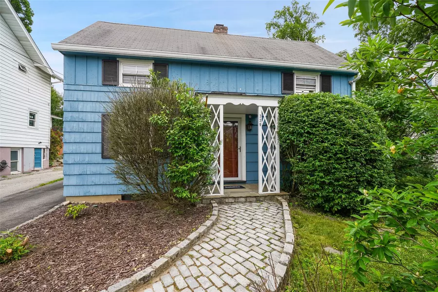 329 Simpson PL, Peekskill, NY 10566
