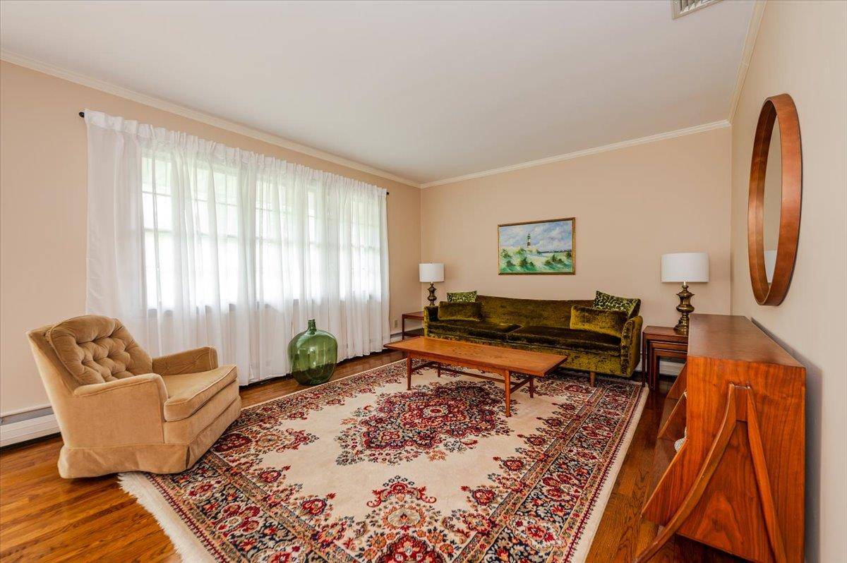 East Northport, NY 11731,19 Daywood CT