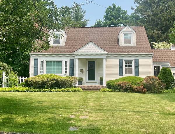 84 Dumbarton DR, Huntington, NY 11743
