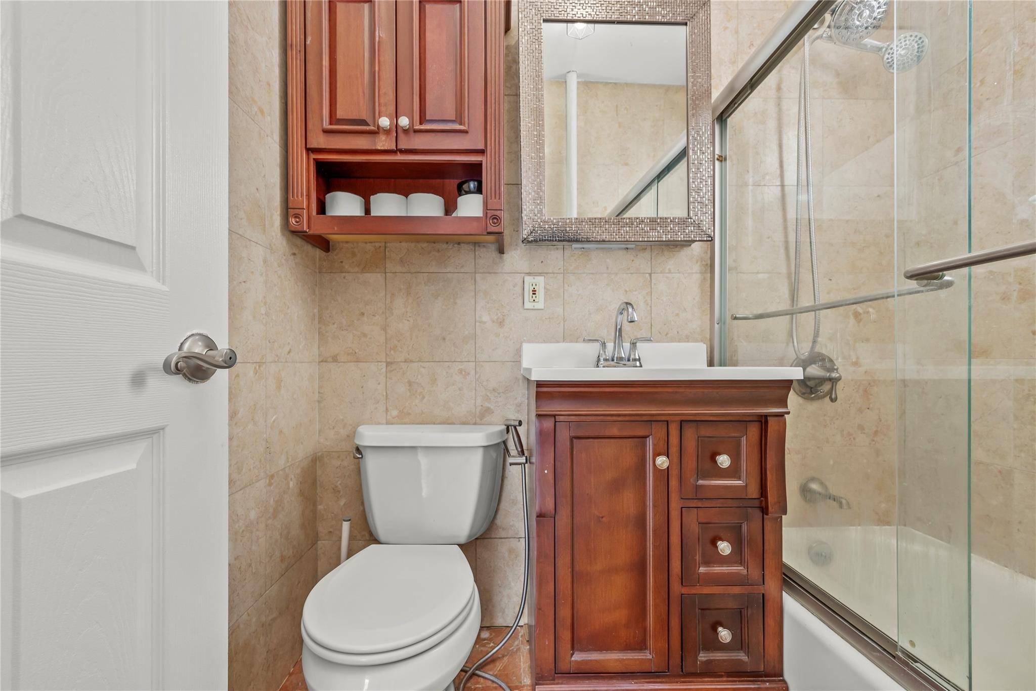 Astoria, NY 11370,21-38 73rd ST