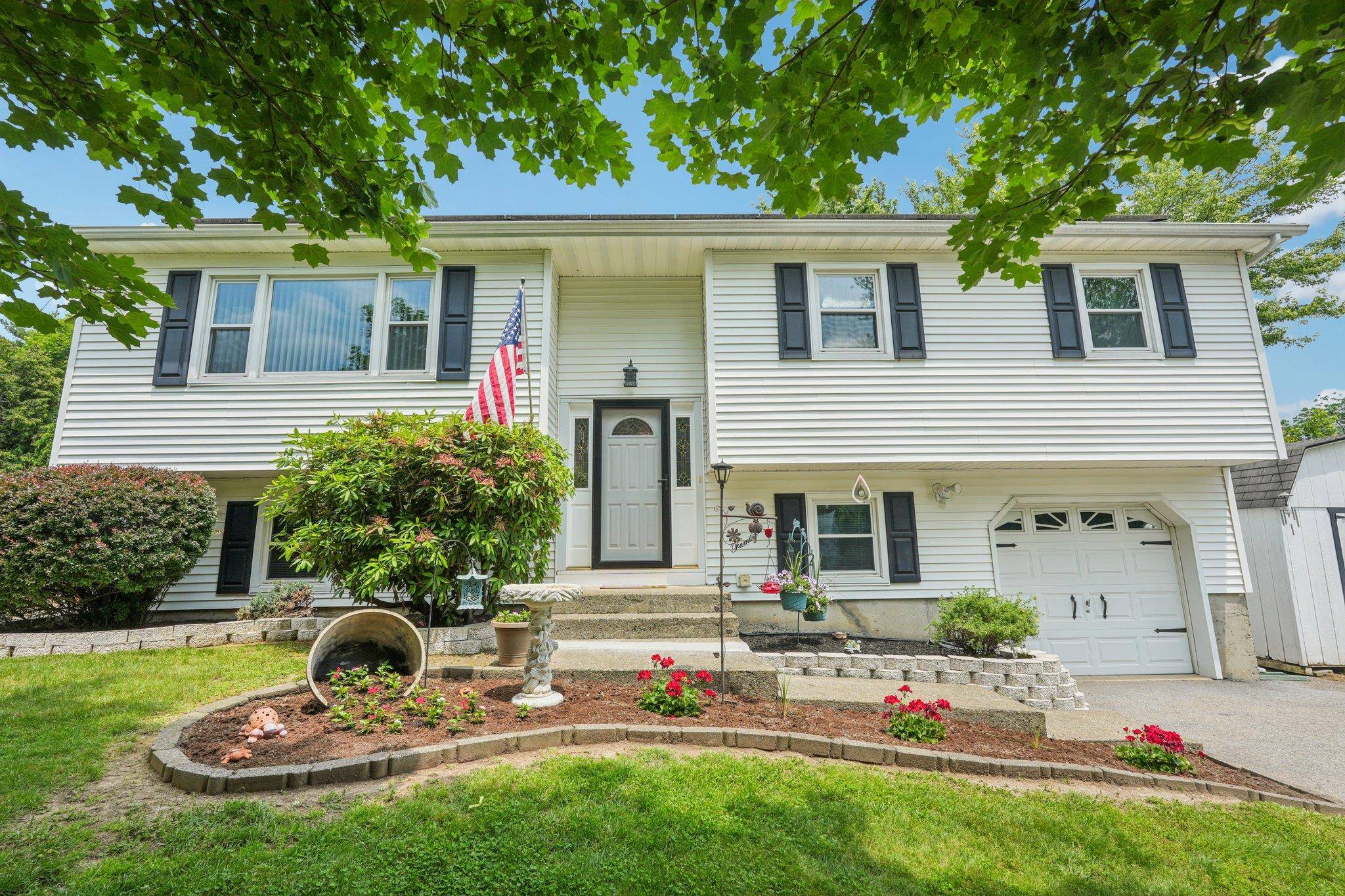 304 Cloverdale CT, New Windsor, NY 12553