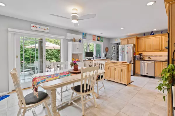 Hampton Bays, NY 11946,8 Jackson AVE