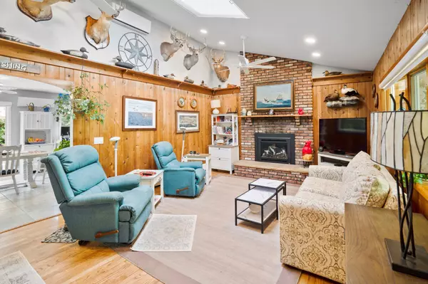 Hampton Bays, NY 11946,8 Jackson AVE