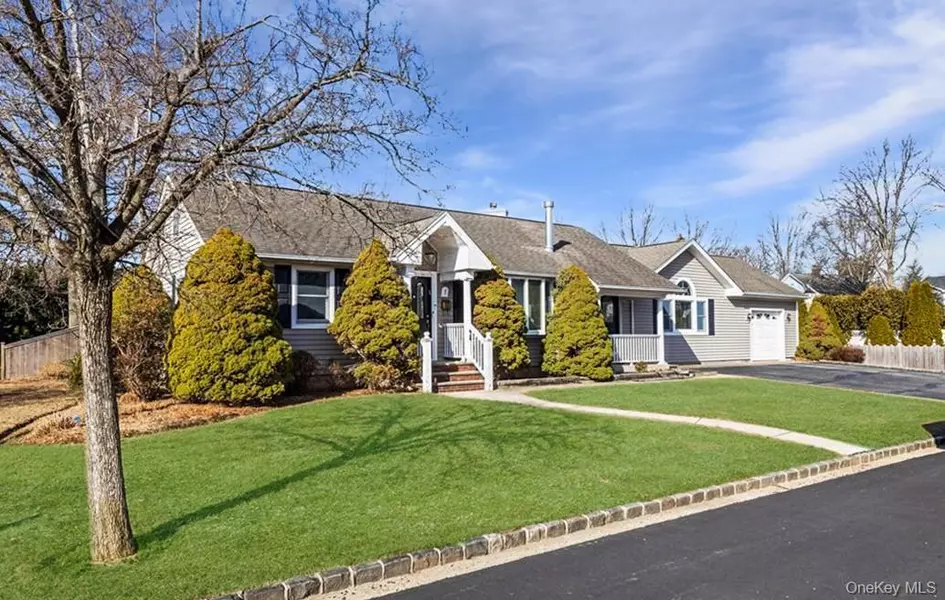 1 Apple ST, Syosset, NY 11791