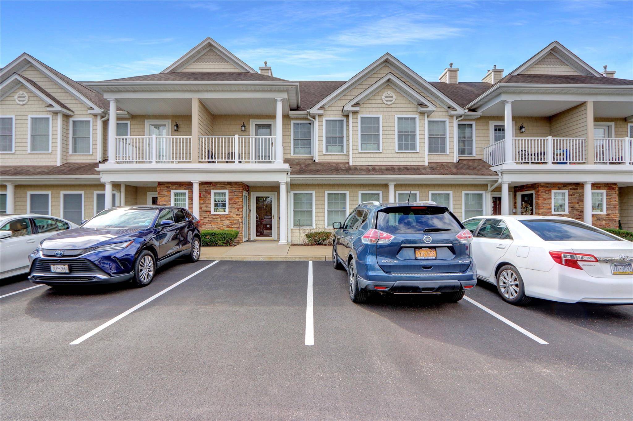 West Babylon, NY 11704,19 Della DR