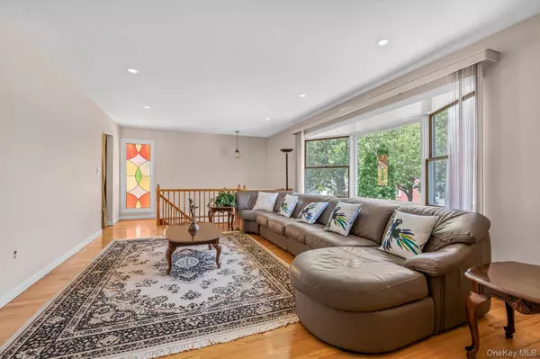 New Hyde Park, NY 11004,78-30 270th ST