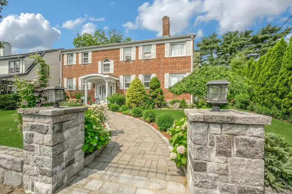 38 Pelhamside DR, New Rochelle, NY 10801