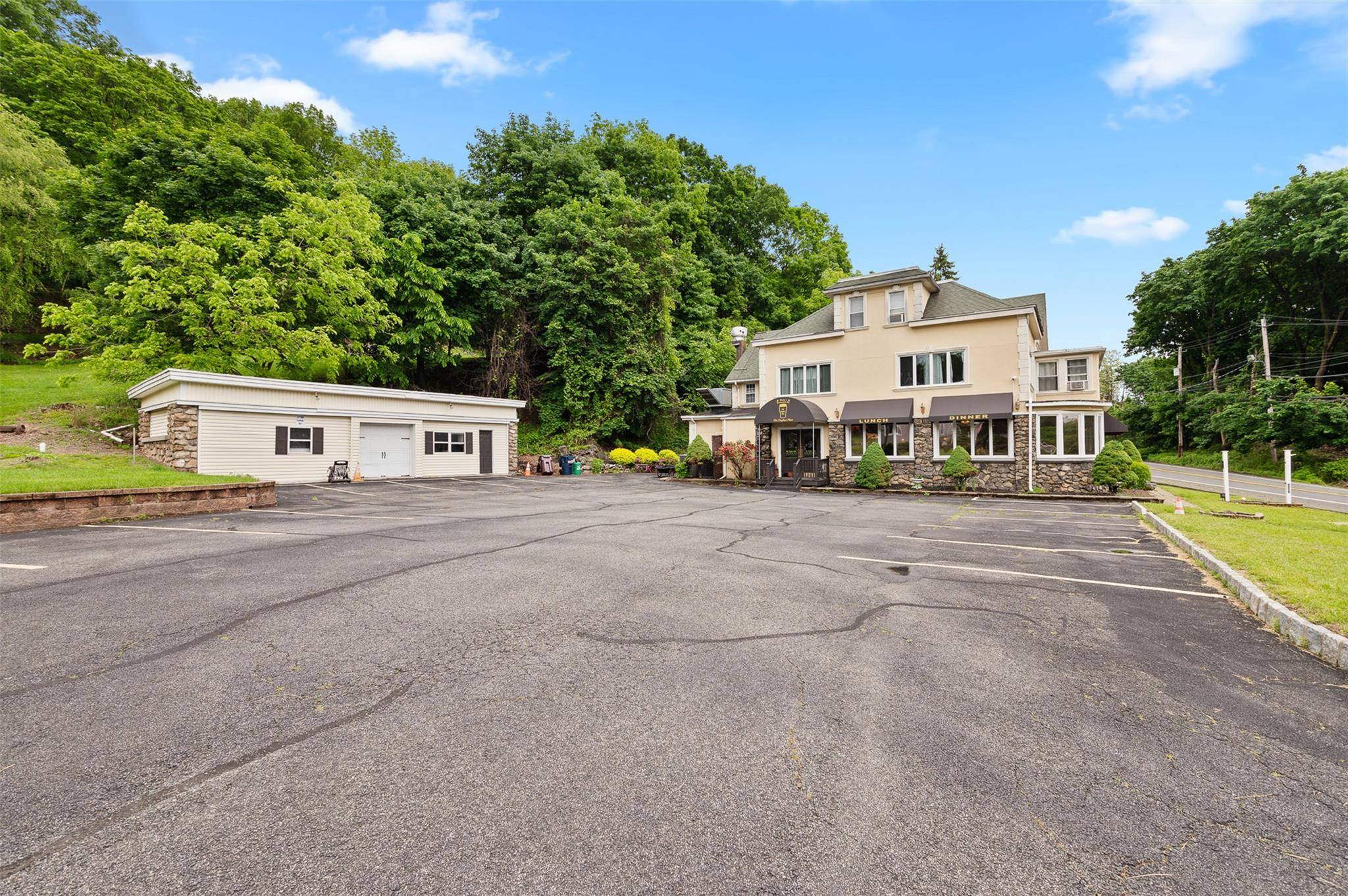 337 N Liberty DR, Tomkins Cove, NY 10986