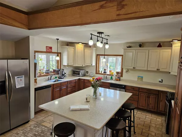 Woodmere, NY 11598,526 Hazel DR