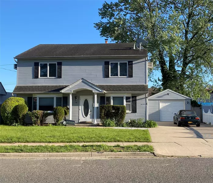 74 Old Farm RD, Levittown, NY 11756