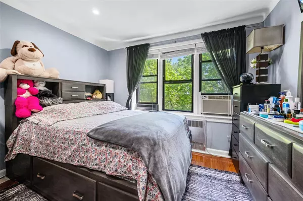 Briarwood, NY 11435,14350 Hoover AVE #505