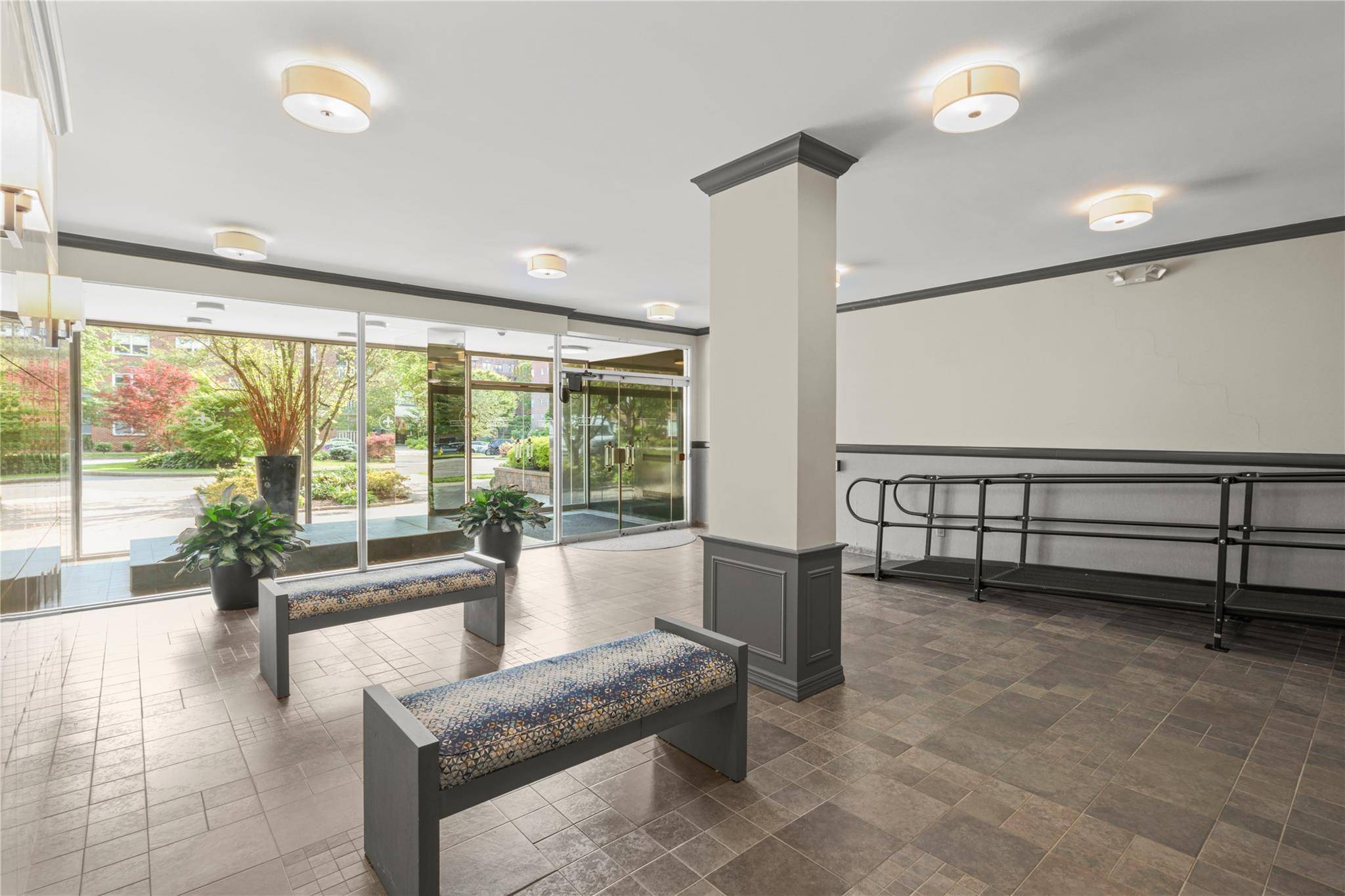 Scarsdale, NY 10583,230 Garth RD #1A1