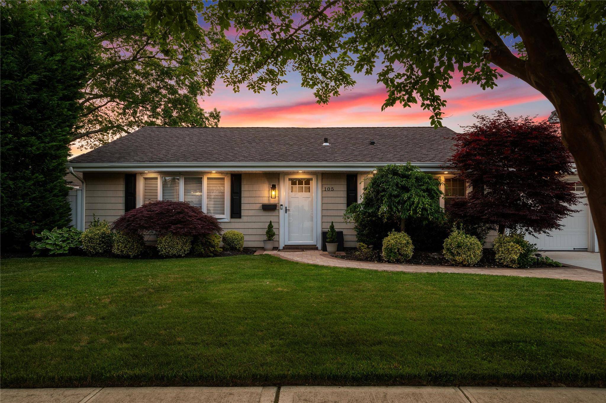 105 Shoreham WAY, Merrick, NY 11566
