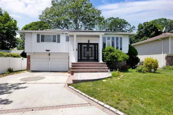 446 Joan CT, West Hempstead, NY 11552