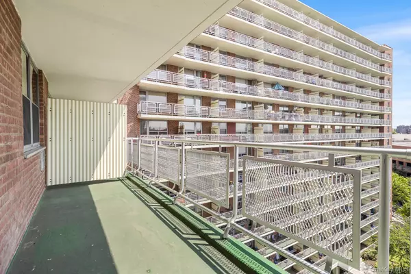 Rego Park, NY 11374,61-15 97th ST #8M