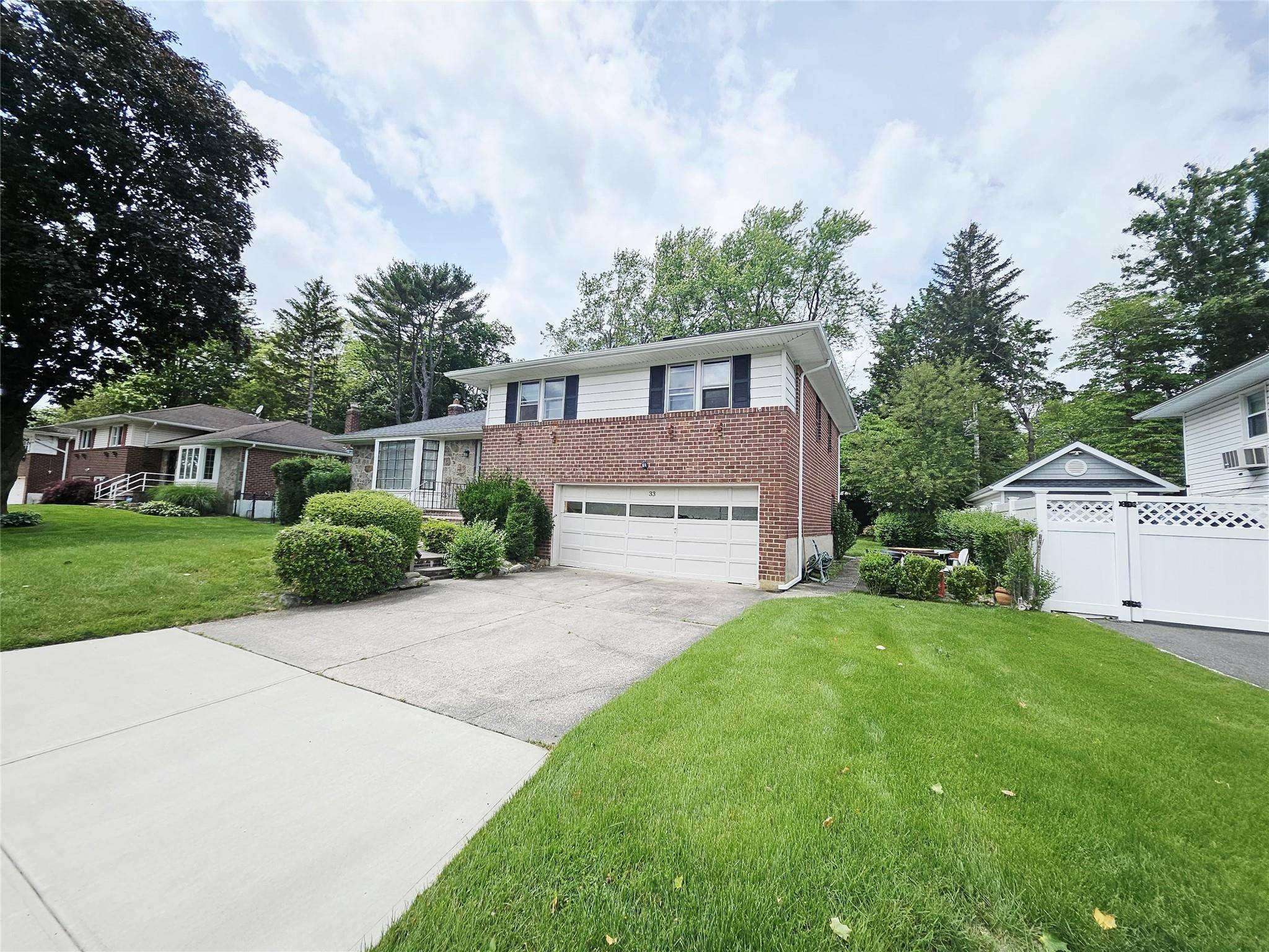 Melville, NY 11747,33 Eastfield LN