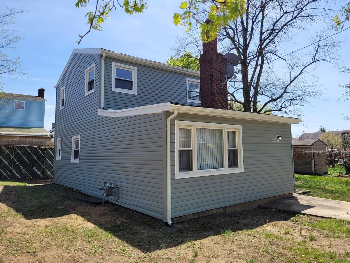 Elmont, NY 11003,150 Louis AVE