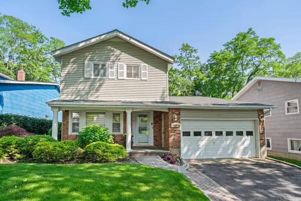 Port Washington, NY 11050,92 Radcliff AVE