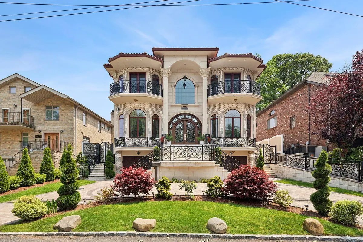 Holliswood, NY 11423,86-27 Marengo ST