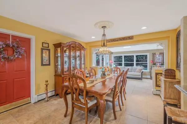 Holtsville, NY 11742,9 Jewel DR