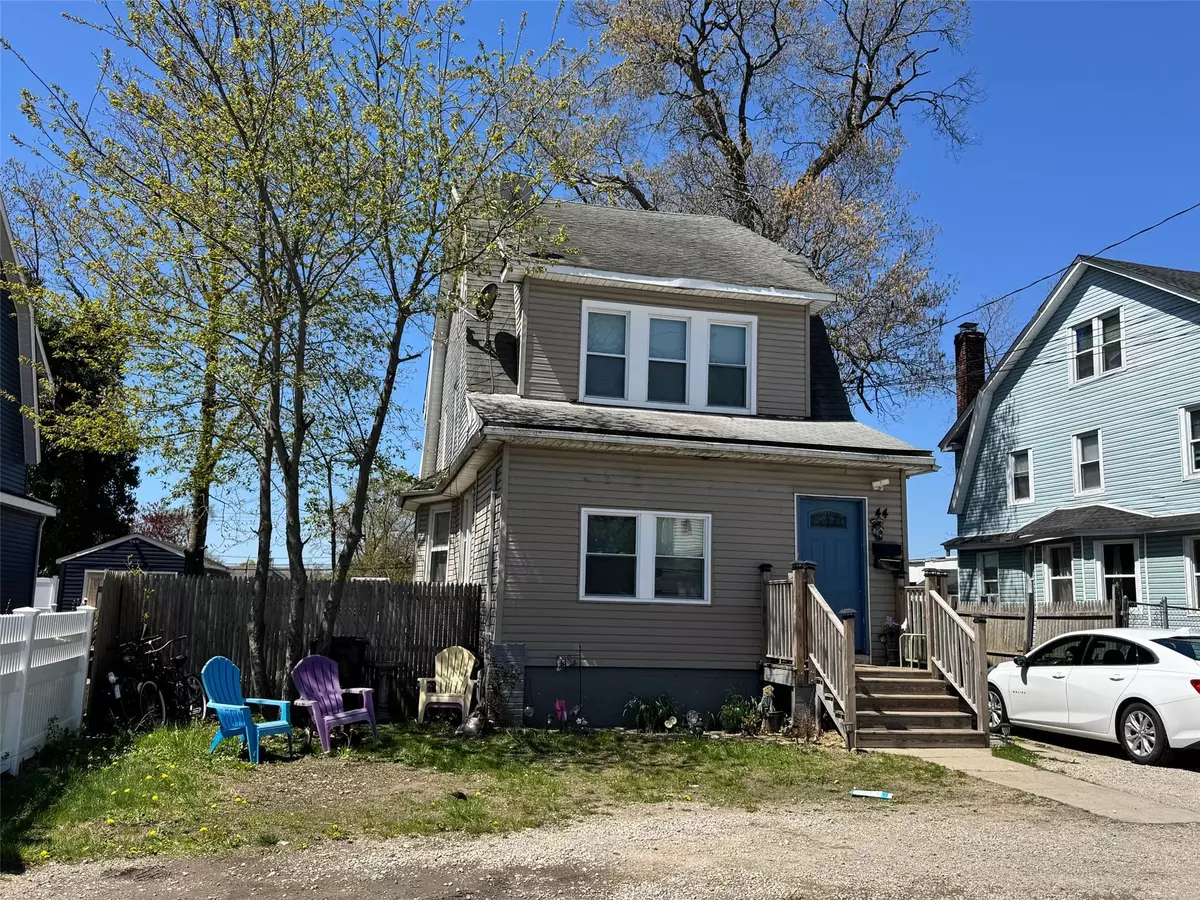 Bay Shore, NY 11706,44 Chapman PL