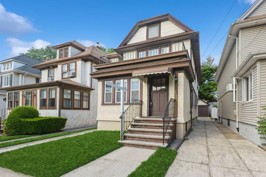71-51 Kessel ST, Forest Hills, NY 11375