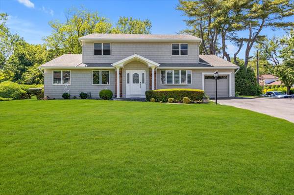 20 Village Lane, Hauppauge, NY 11788