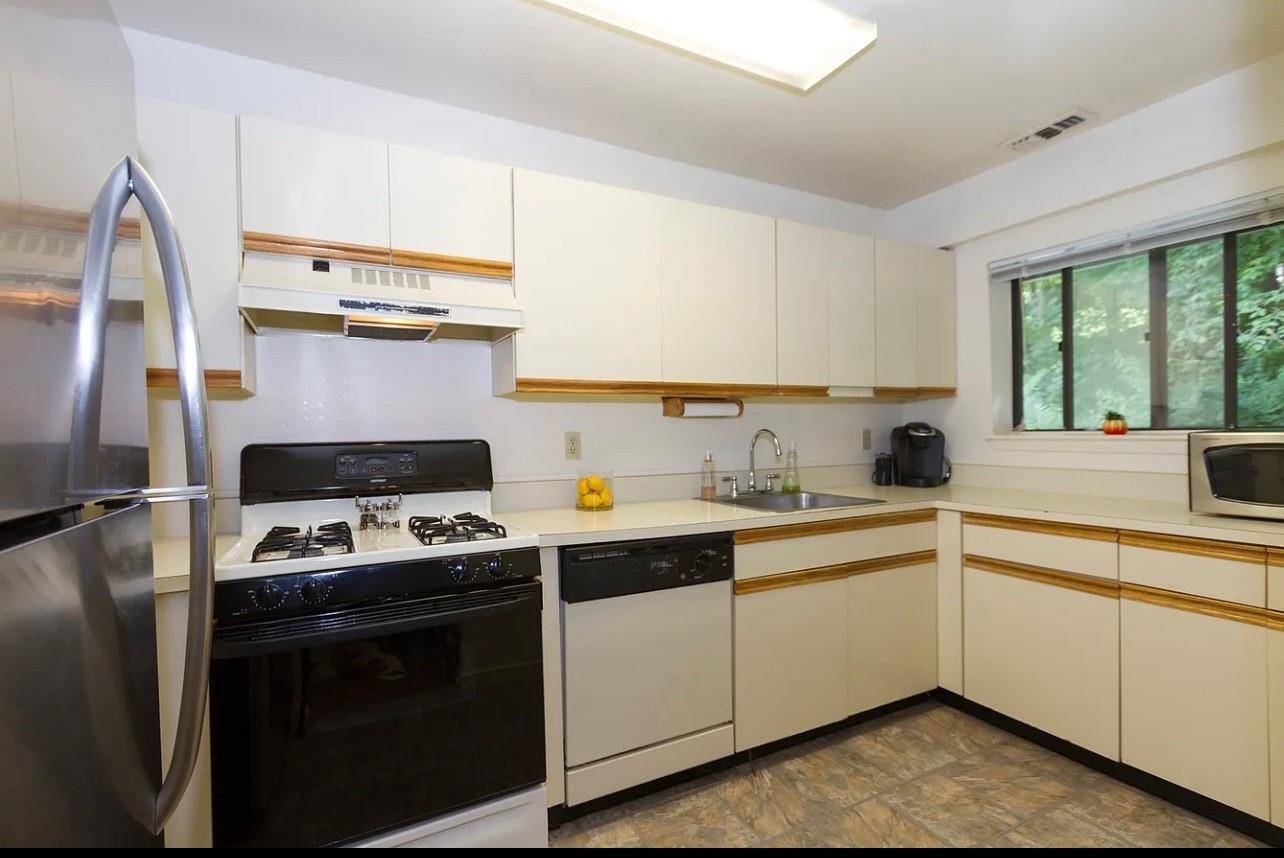 Chappaqua, NY 10514,352 N Greeley AVE