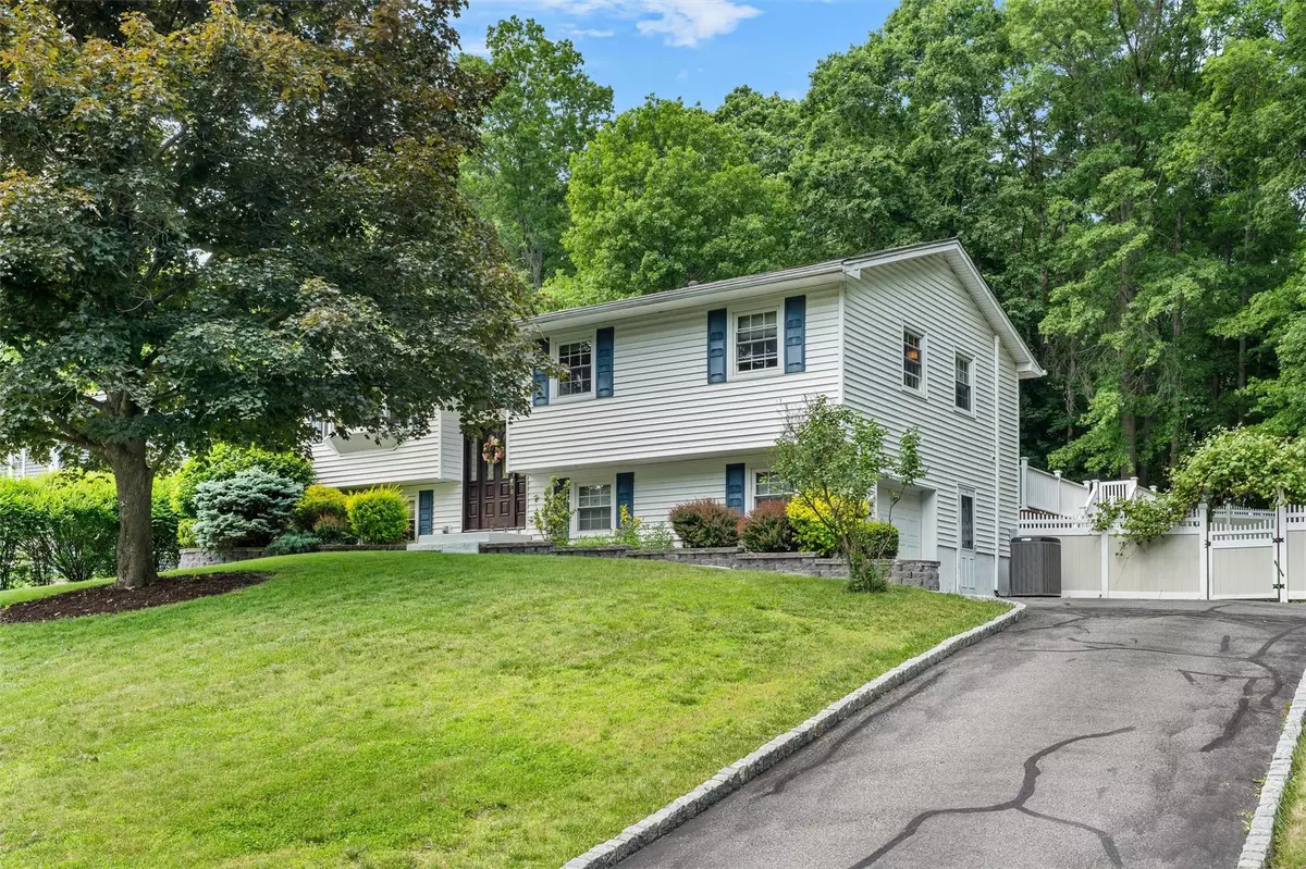 Montgomery, NY 12549,154 Meadow Lark RD