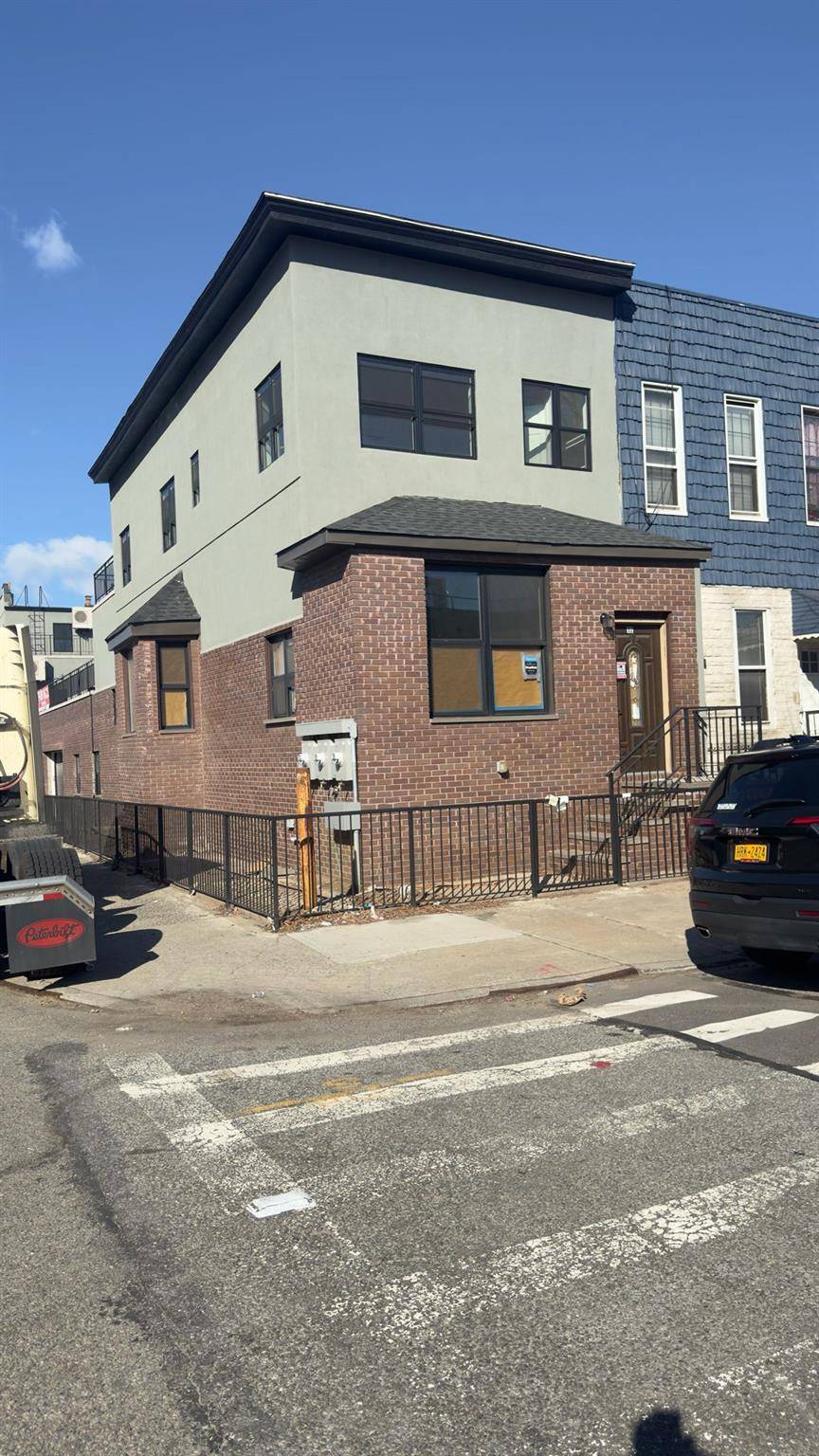 32 Radde PL, Brooklyn, NY 11233