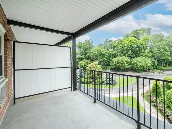 Glen Cove, NY 11542,32 Pearsall AVE #3A