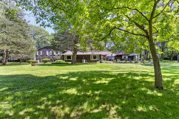 Cold Spring Harbor, NY 11724,31 Saw Mill RD