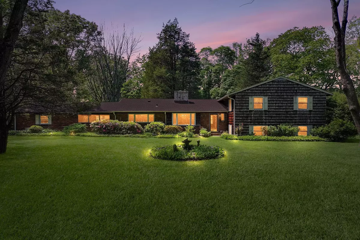 Cold Spring Harbor, NY 11724,31 Saw Mill RD