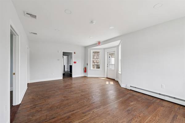 Bardonia, NY 10954,160 Route 304