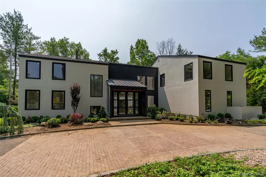 26 Windemere WAY, Woodbury, NY 11797