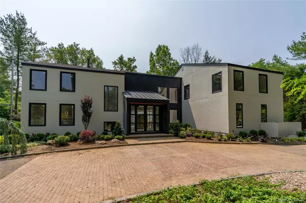 Woodbury, NY 11797,26 Windemere WAY