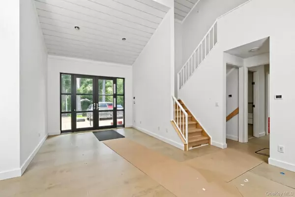 Woodbury, NY 11797,26 Windemere WAY
