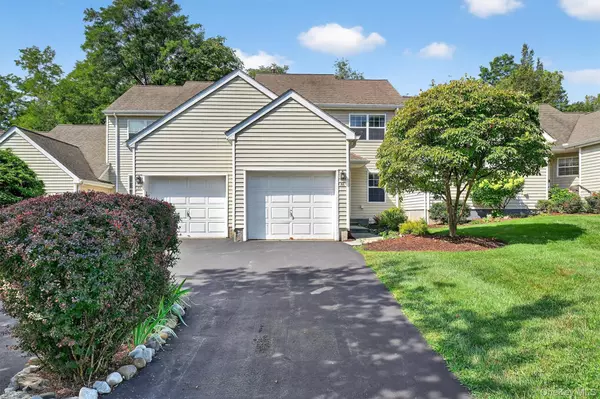 38 Prestwick CT, Poughkeepsie, NY 12603