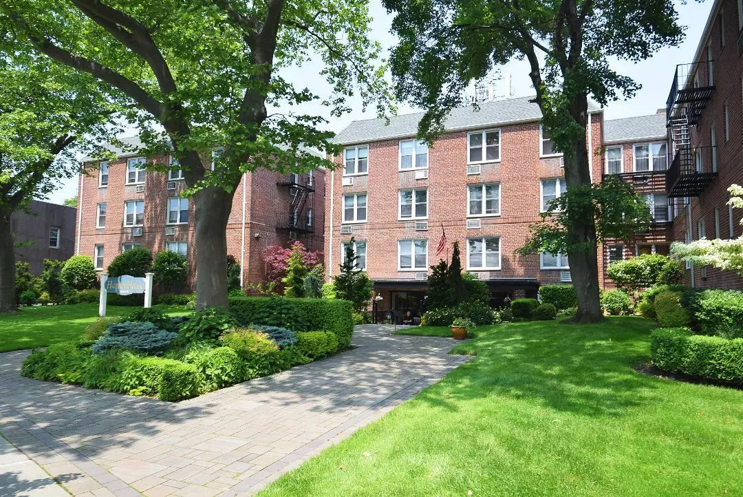 East Rockaway, NY 11518,16 Main ST #3K