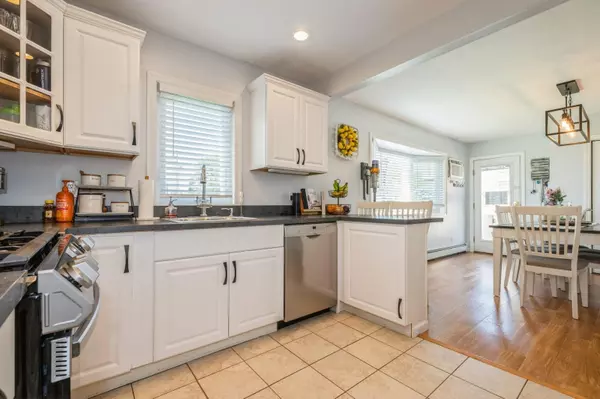 Lindenhurst, NY 11757,203 E Shore RD