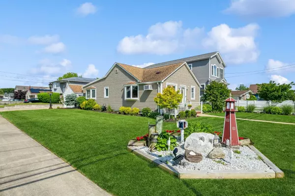Lindenhurst, NY 11757,203 E Shore RD