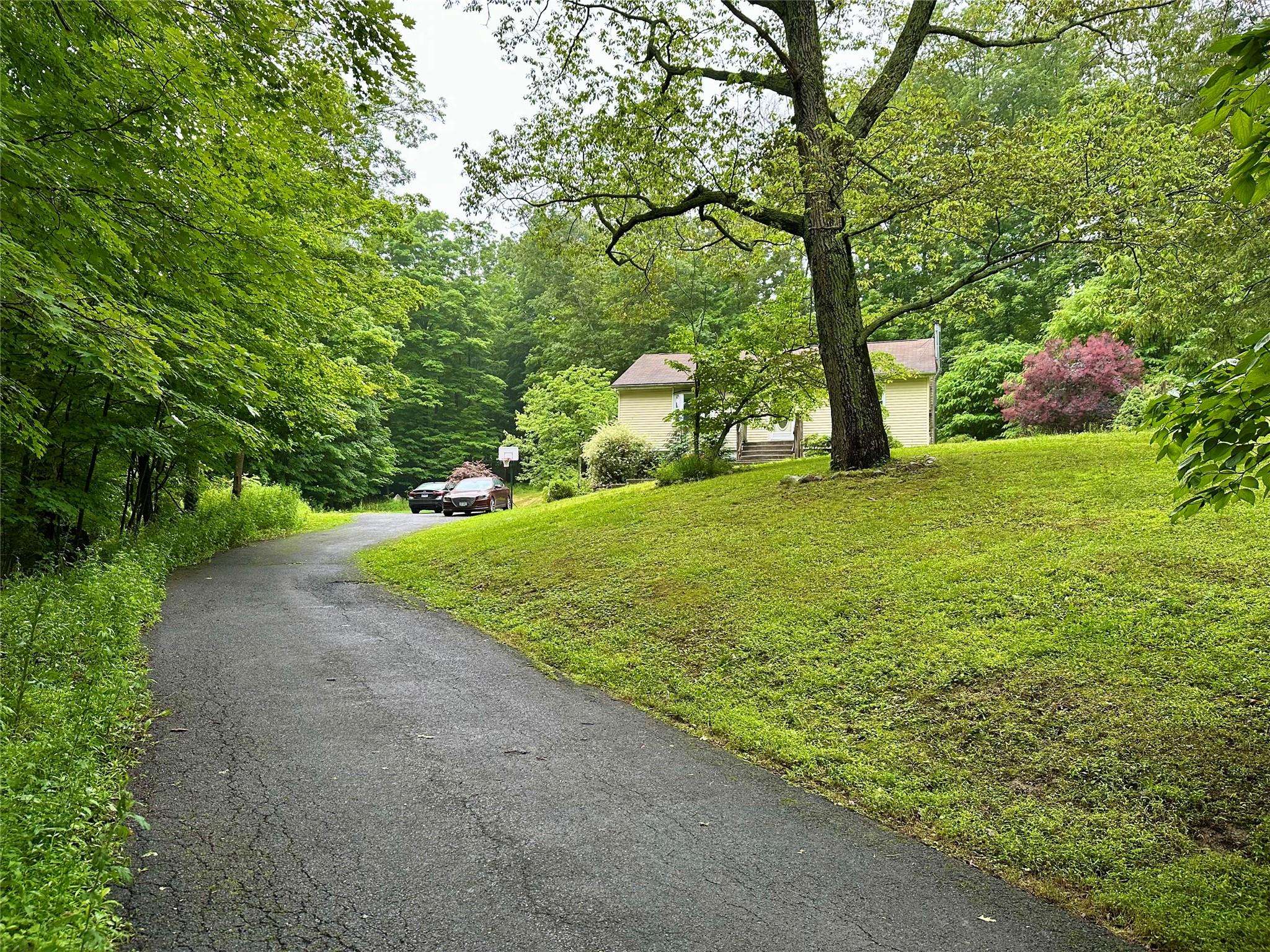 Pine Bush, NY 12566,9 Hennig LN