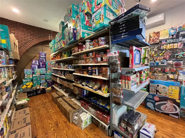 Flushing, NY 11358,42-19 162nd street