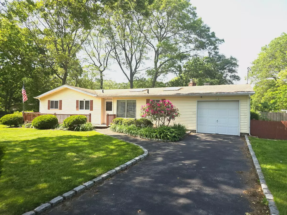 Shirley, NY 11967,149 Crestwood DR