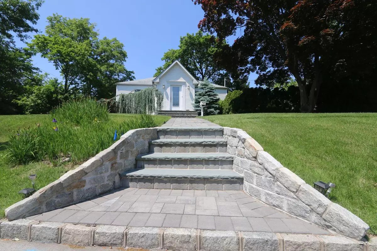 New Hyde Park, NY 11040,26 Greenway