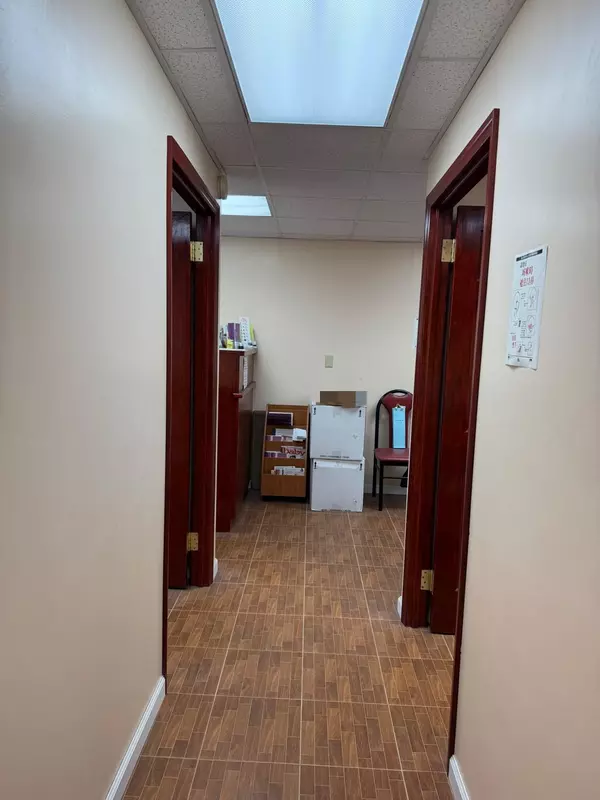 Elmhurst, NY 11373,87-08 Justice AVE #2-A