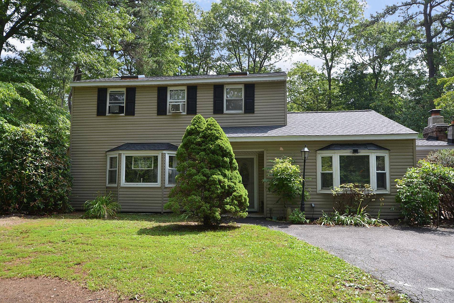 29 Scout TRL, Ridge, NY 11961