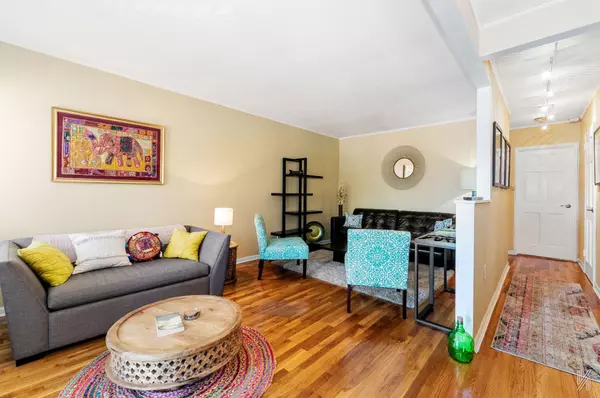 Middle Village, NY 11379,67-17 Eliot AVE